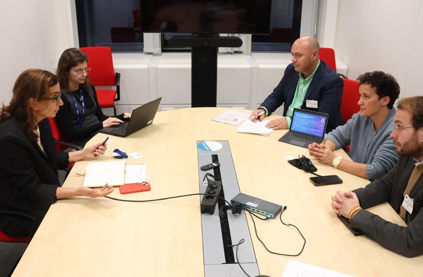 Ballester propone a la Comisión Europea un calendario de acción progresivo y coherente para la descarbonización