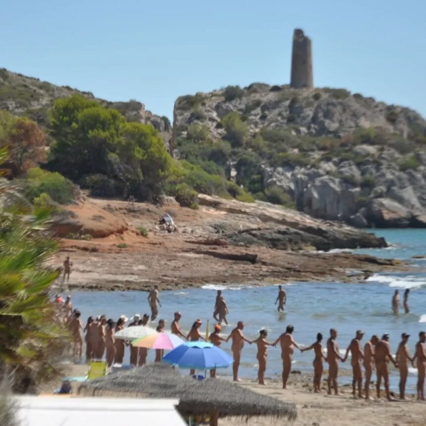 Desaparece la playa nudista de Torre Bellver