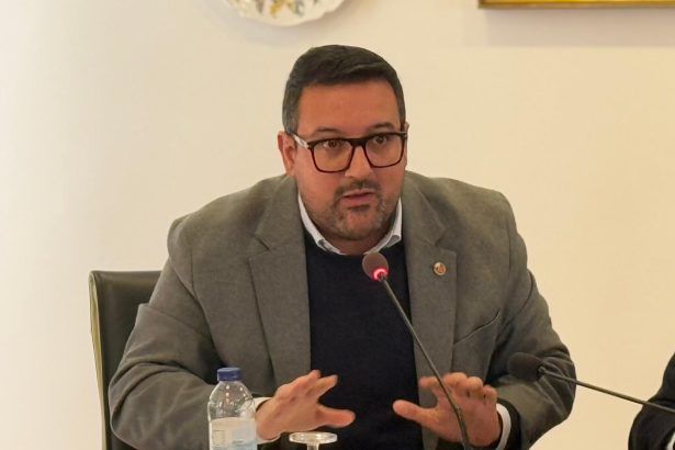 ADRIAN CASABO EN PLENO