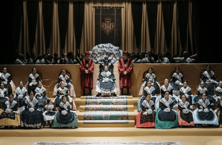Imposición de bandas reina infantil y corte Magdalena 2026