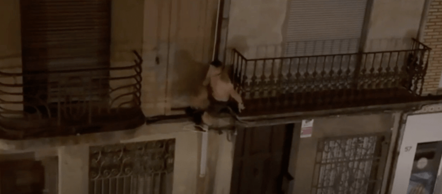 Hombre salta por los tejados en Castellón