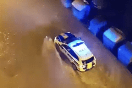 Persona atrapada en su vehículo por el agua en Benicarló
