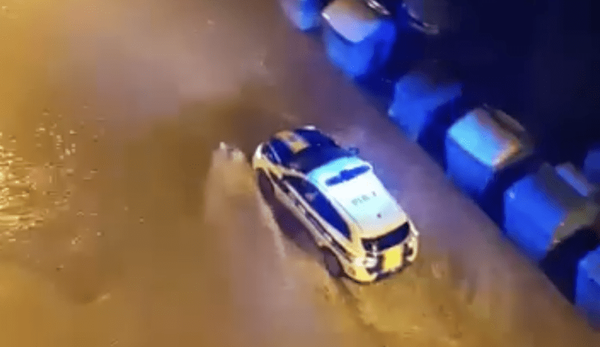 Persona atrapada en su vehículo por el agua en Benicarló