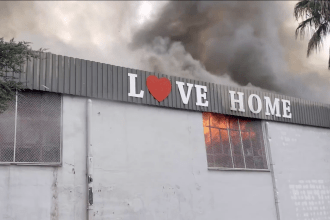 Incendio empresa de muebles I Love Home en La Vall d'Uixó