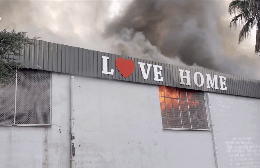 Incendio empresa de muebles I Love Home en La Vall d'Uixó