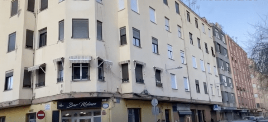 Calle donde una joven de 18 años ha resulta herida tras caer desde un edificio en Castellón