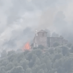 El incendio alcanza la ermita del Salvador, en el Montí de Onda.
