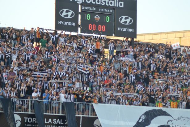 Afición del Castellón en Castalia