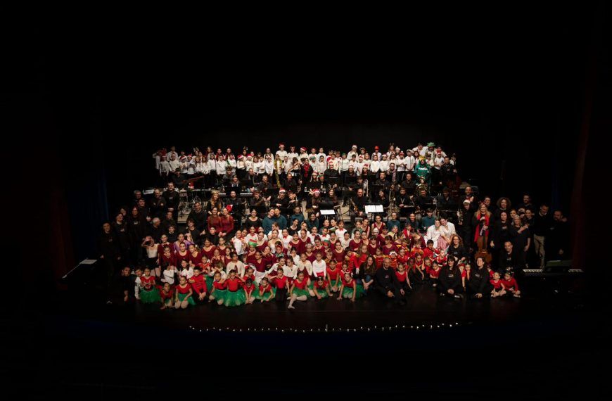 300 alumnes protagonitzen el Festival de Nadal del Centre Municipal de les Arts de Burriana amb “El Expreso Polar”