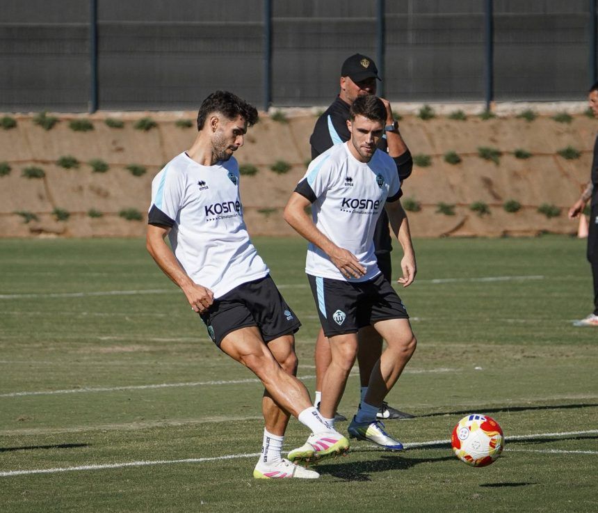 Entrenamiento para el partido de Copa del Rey Atlético Antoniano - CD Castellón