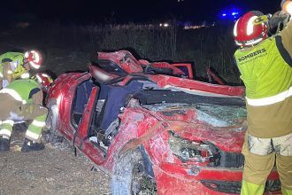 Tragedia en Castellón: dos muertos y tres heridos tras precipitarse un coche desde un puente