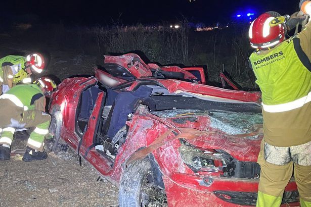 Tragedia en Castellón: dos muertos y tres heridos tras precipitarse un coche desde un puente