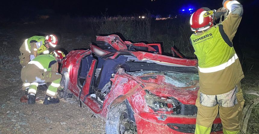 Tragedia en Castellón: dos muertos y tres heridos tras precipitarse un coche desde un puente