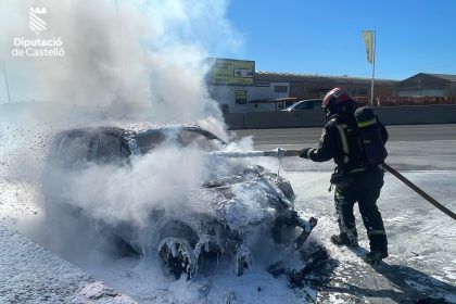 Incendio de un vehículo en Vila-real