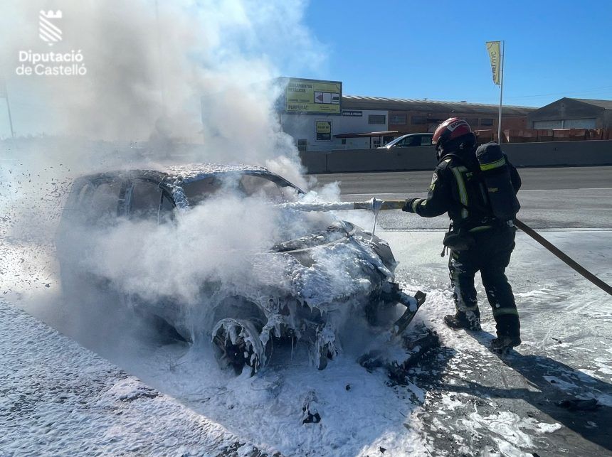 Incendio de un vehículo en Vila-real