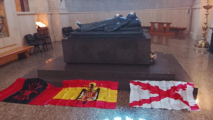 Sant Pasqual con banderas franquistas
