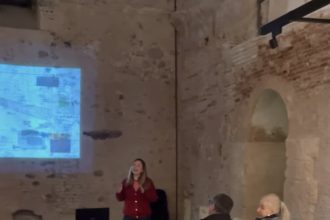 L’alcaldessa de Betxí es reuneix amb els veïns per a informar sobre les obres d’adoquinat