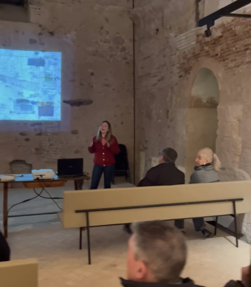 L’alcaldessa de Betxí es reuneix amb els veïns per a informar sobre les obres d’adoquinat