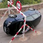 Coche vuelca en el puente de Santa Quiteria Almassora