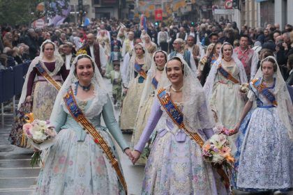 La Ofrenda a la Virgen de la Misericordia de las Fallas de Burriana 2025