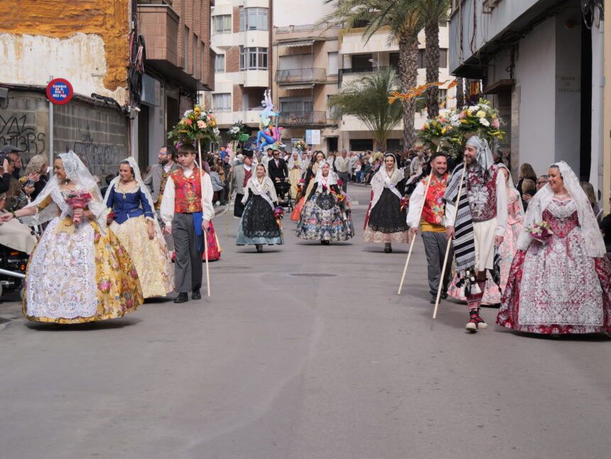 Ofrenda a la Virgen de la Misericordia de las Fallas de Burriana