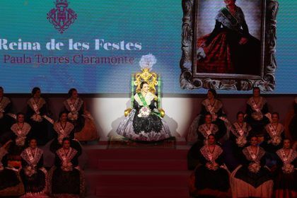 Paula Torres Claramonte en su Galania 2025 – La Reina de las Fiestas de Castellón luce radiante en su gran noche.