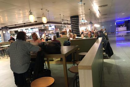 54 jubilados de Castellón abandonados en el aeropuerto de Barcelona