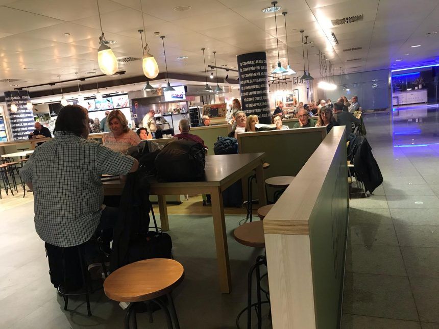 54 jubilados de Castellón abandonados en el aeropuerto de Barcelona
