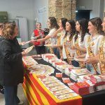 La reina y las damas de Vila-real entregan los programas de fiestas