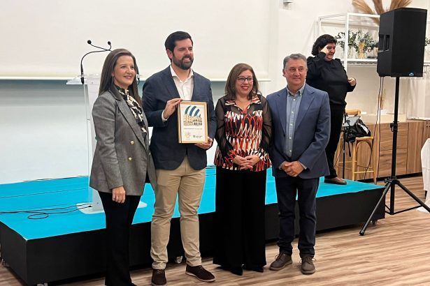 Fundació Caixa Rural Vila-real otorga el Premio Generant Valors a la Colla Gegantera