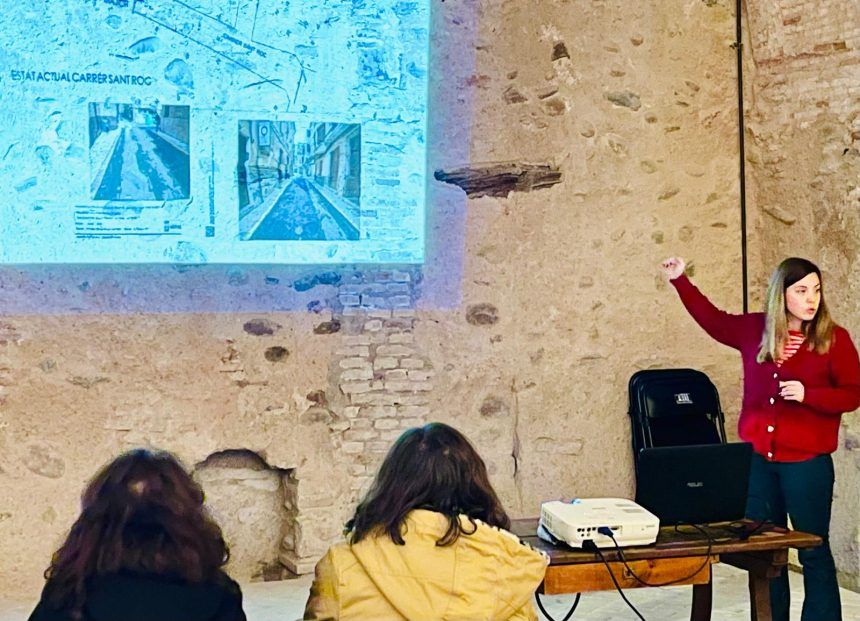 L’alcaldessa de Betxí es reuneix amb els veïns per a informar sobre les obres d’adoquinat