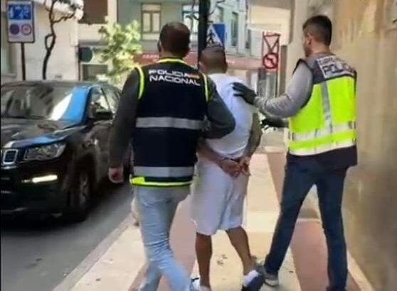 La Policía Nacional detiene a dos personas por hurtos en Castellón