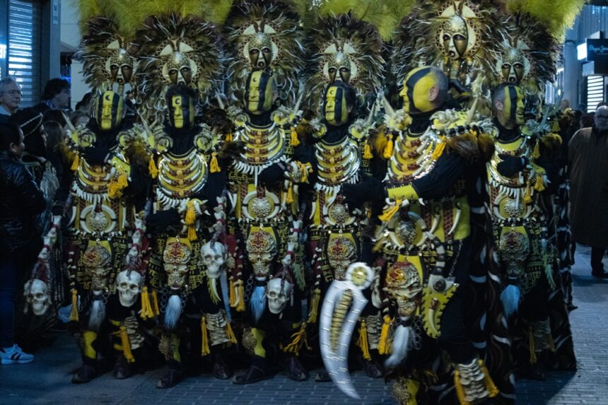 Desfile 50 años Moros d'Alqueria