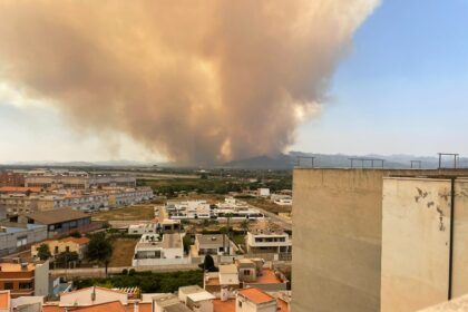 Incendio de la Vall d'Uixó visto desde Burriana