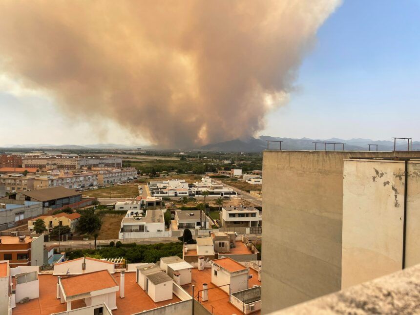 Incendio de la Vall d'Uixó visto desde Burriana