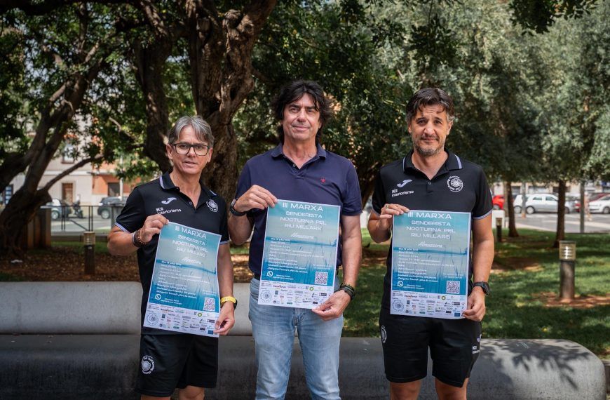 Almassora acull la III Marxa Senderista Nocturna pel Riu Millars amb un centenar de participants