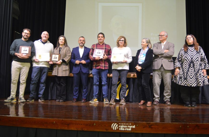 GALERIA | Vila-real reconeix la tasca de Santa Maria, Fundación Flors i IES Francesc Tàrrega amb el primer Segell d’Excel·lència Antonio Garcia Verduch